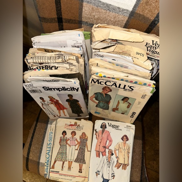 31 vintage sewing patterns! Vogue Vintage Patterns & other brands, mixed sizes - Picture 3 of 13